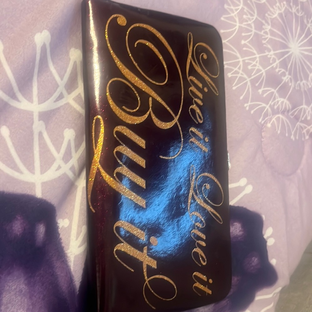 “Live it love it buy it“ wallet by icing